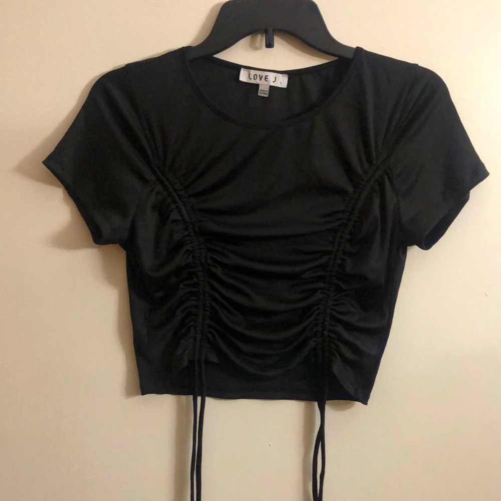 LARGE BLACK CROP TOP